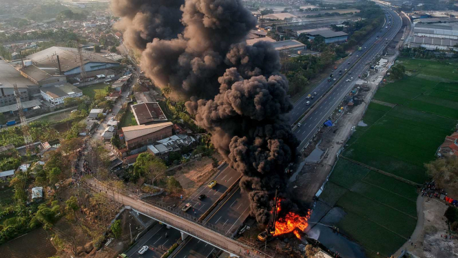Kebakaran pipa minyak Pertamina di Cimahi