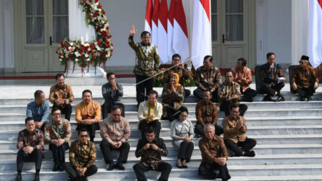 Jokowi saat kenalkan menterinya.