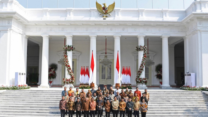 Joko Widodo didampingi Ma'ruf Amin umumkan Kabinet Indonesia Maju