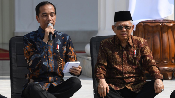 Presiden Jokowi dan Wakil Presiden Ma'ruf Amin bersama Menteri Kabinet Indonesia Maju.