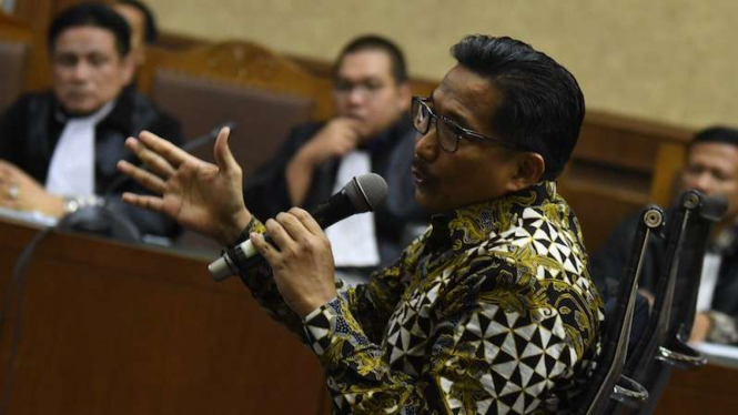 Terdakwa kasus dugaan suap distribusi pupuk Bowo Sidik Pangarso memberikan keterangan kepada Jaksa Penuntut Umum di Pengadilan Tipikor, Jakarta, Rabu (23/10/3019). Persidangan tersebut beragendakan mendengarkan keterangan terdakwa. 