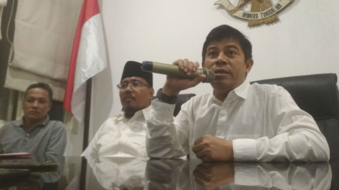 Ketua Gerindra Jatim Soepriyatno di kantor Gerindra Jatim di Surabaya