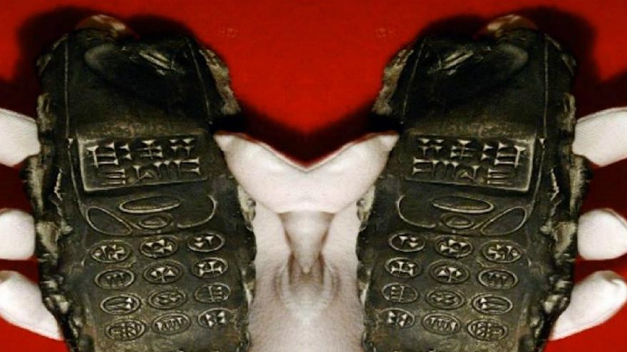 Foto 5 Ponsel Dengan Bentuk Paling Aneh Di Dunia Nomor 5 Mirip Tempat Foto 5 Ponsel Dengan Bentuk Paling Aneh Di Dunia Nomor 5 Mirip Tempat