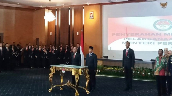 Serah terima jabatan Menteri Pertahanan dari Ryamzard Ryacudu ke Prabowo Subiant