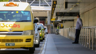 Calo Taksi Gentayangan di Bandara, Uber Dituding Merusak Pasar