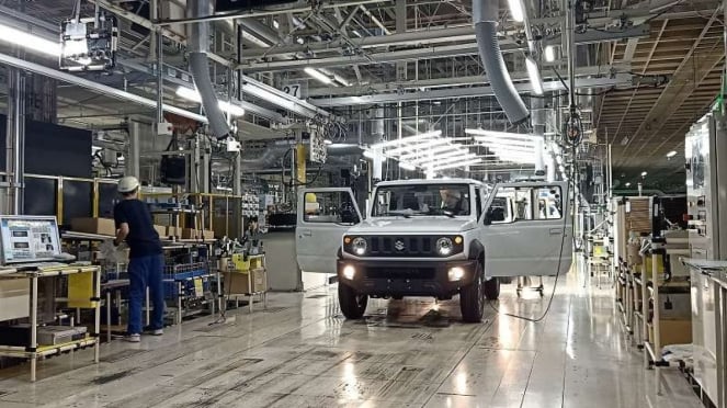 Produksi mobil offroad mungil Suzuki Jimny di pabrik Kosai Plant di Jepang