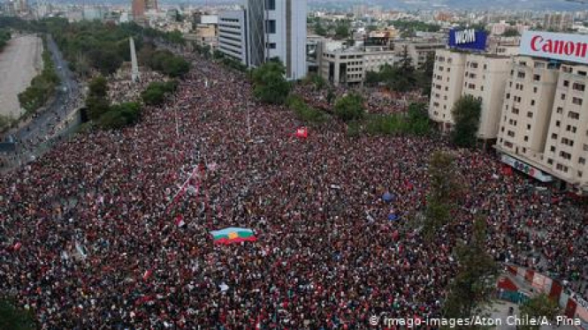 Demonstrasi di Chile (imago-images/Aton Chile/A. Pina)