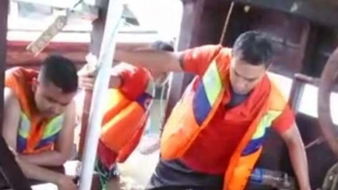 Kapal pompong bermuatan gas elpiji yang meledak di perairan Indragiri Hilir