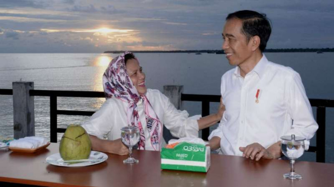 Presiden Jokowi dan Ibu Negara Iriana Nikmati Senja di Kaimana, Papua