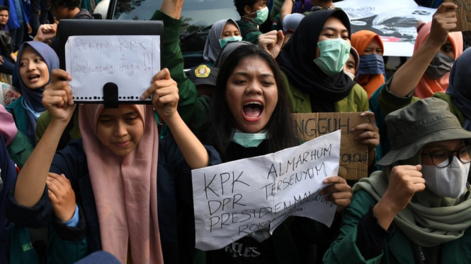 Tuntutan kepada Presiden Joko Widodo untuk mengeluarkan Perppu terkait Undang-undang KPK merupakan salah satu bentuk aspirasi mahasiswa, yang kebanyakan merupakan Generasi Z. - Antarafoto