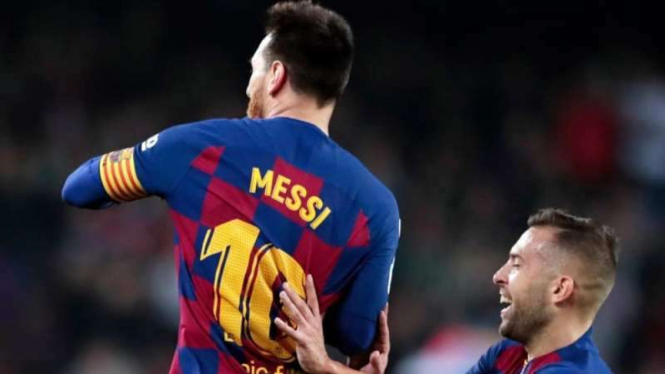 Megabintang Barcelona, Lionel Messi (kiri), melakukan selebrasi