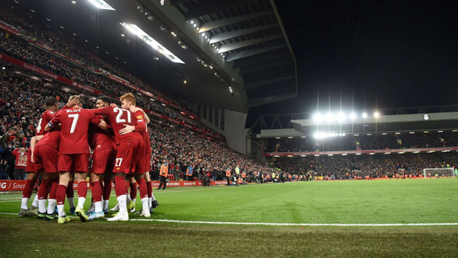 Para pemain Liverpool merayakan kemenangan atas Arsenal