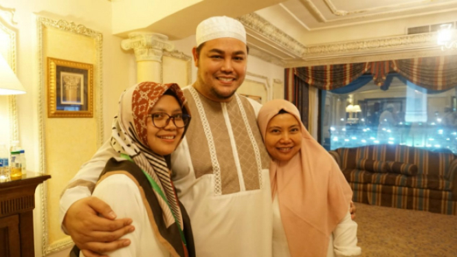 Ivan Gunawan ajak karyawannya umroh.