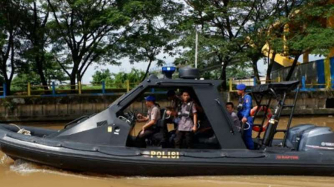 Patroli banjir di Riau