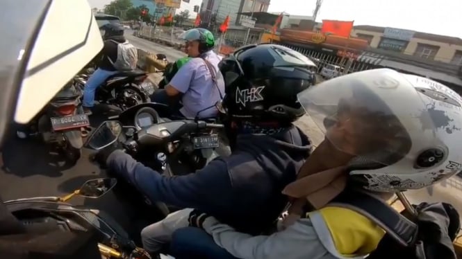 Cekcok pengguna motor