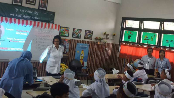 Menteri Keuangan Sri Mulyani Ajarkan Anak SD Soal Pajak Hingga Bea Cukai