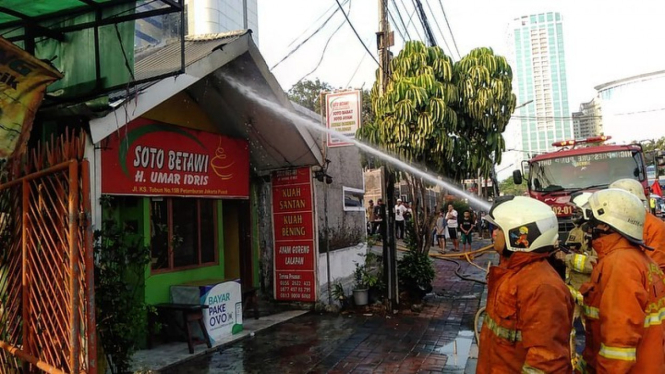 Warung Soto Betawi di Petamburan terbakar.
