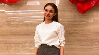 Bercucuran Air Mata, Rossa Beberkan Masa Kecilnya Bersama Nike Ardila