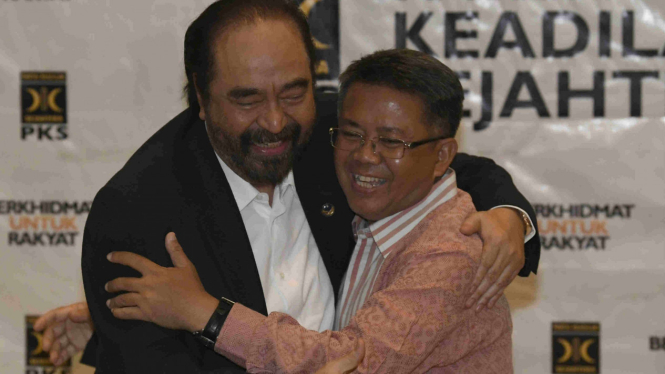 Ketum Nasdem Surya Paloh (kiri) bersama Presiden PKS Sohibul Iman (kanan)