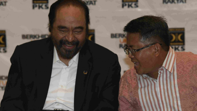 Ketum Nasdem Surya Paloh (kiri) bersama Presiden PKS Sohibul Iman (kanan)