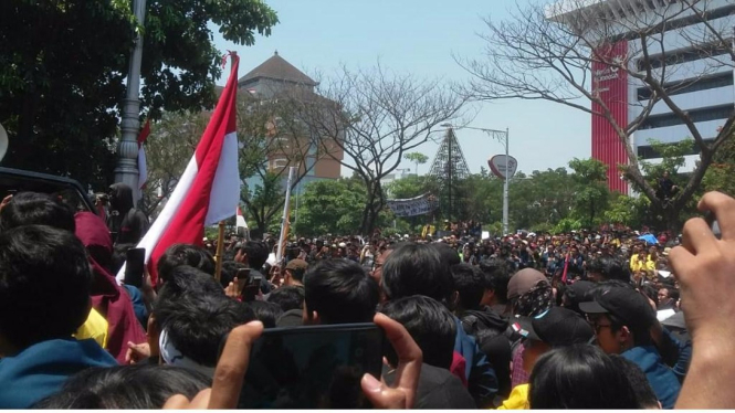 menjadi pahlawan dimasa kini