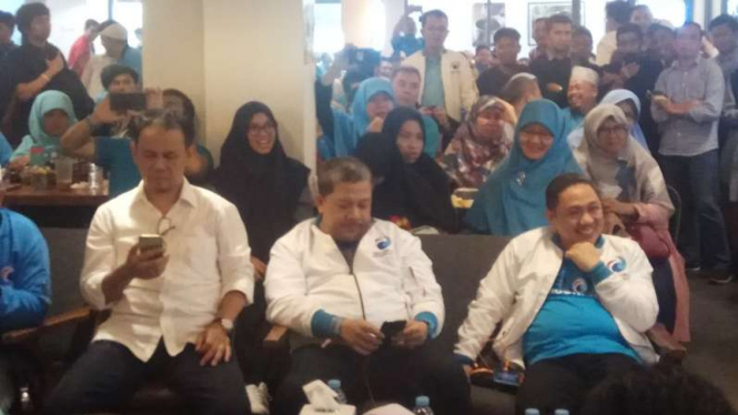 Mahfudz Siddiq, Fahri Hamzah, dan Anis Matta dalam acara Partai Gelora.