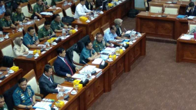 Menhan Prabowo Subianto rapat perdana di Komisi I DPR.