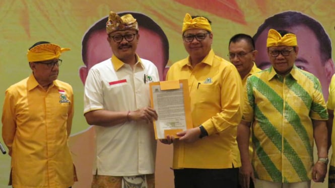 Ketua DPD I Golkar Bali, Gede Sumarjaya Linggih bersama Ketum Golkar