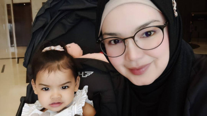 Siti Nurhaliza bersama Afiyah Putrinya
