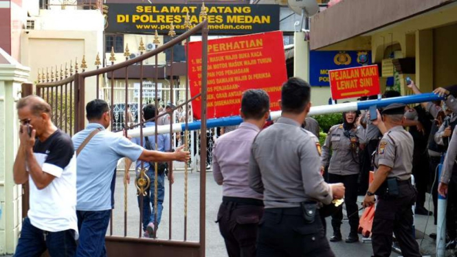 Polisi berjaga pasca bom bunuh diri di Mapolrestabes Medan