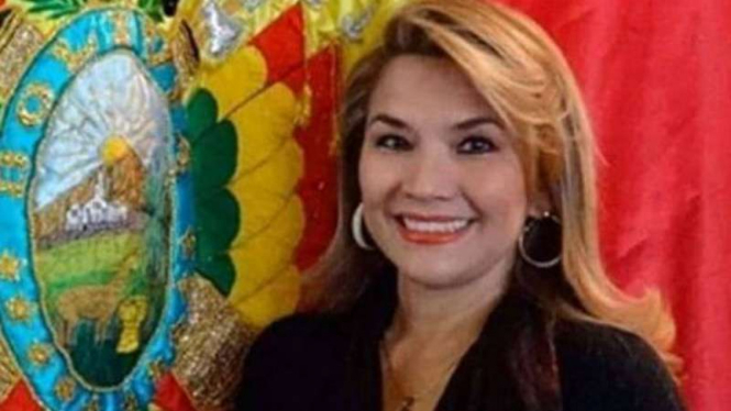 Jeanine Anez mendekalarasikan diri menjadi Presiden Bolivia