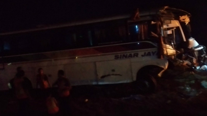 Kecelakaan bus di Tol Cipali km 117