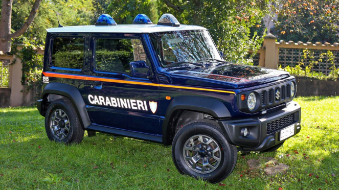 Suzuki Jimny versi mobil patroli polisi Italia