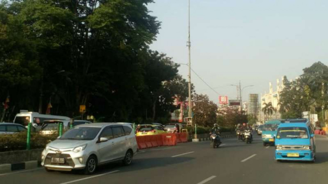 Kendaraan melintas di kawasan Jalan Raya Margonda, Depok, Jawa Barat.