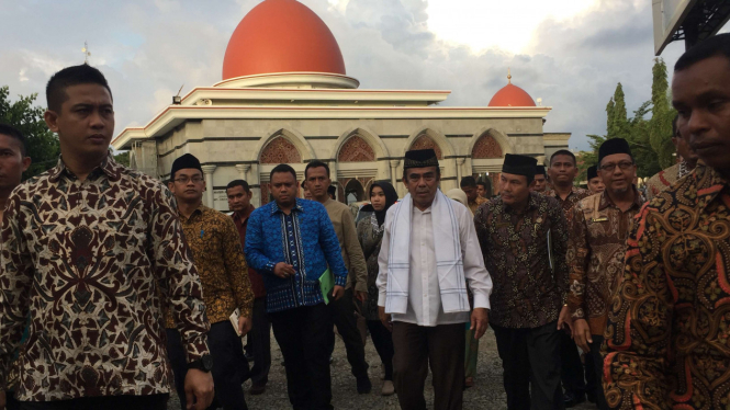 Menteri Agama Fachrul Razi usai silaturahmi dengan ASN kantor Kementrian Agama Aceh, di Asrama Haji Embarkasi Aceh, Minggu, 17 November 2019.