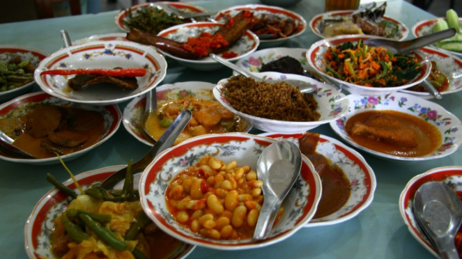 Meski cita rasa kuliner Singapura tidak terlalu jauh dengan Indonesia