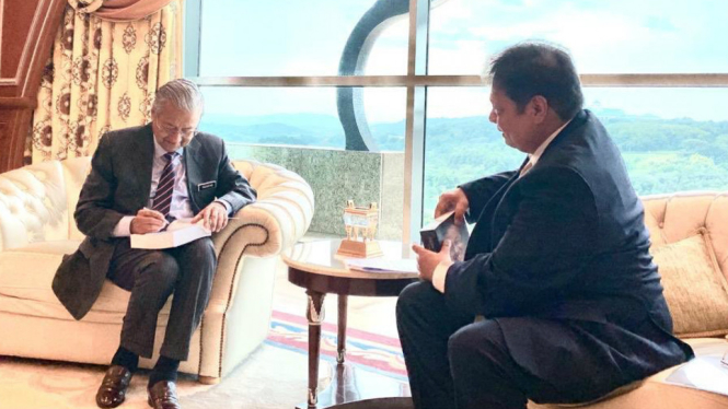 Menko Perekonomian bertemu dengan PM Malaysia Mahathir Mohamad