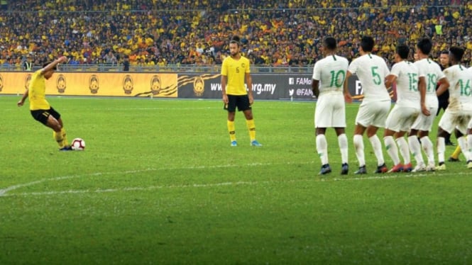 Gol pertama Malaysia ke gawang Indonesia.