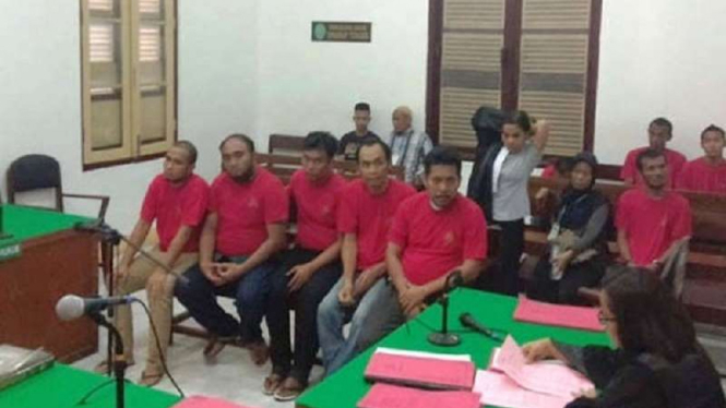 Kelima terdakwa menjalani sidang di PN Medan