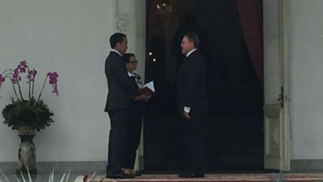 Foto Ilustrasi: Saat Presiden Jokowi dan Menlu Retno Marsudi bersama dubes negara sahabat di istana.