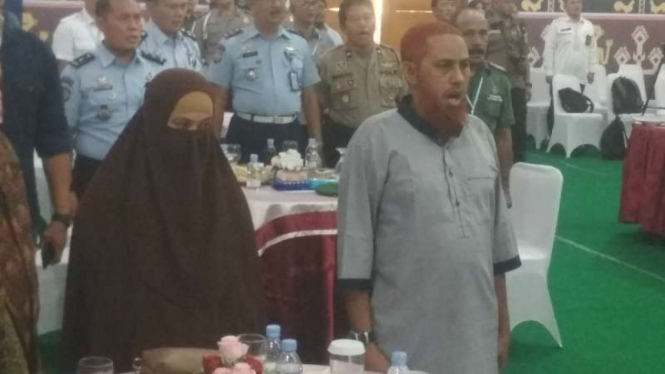 Terpidana terorisme Umar Patek dan istrinya, Gina Gutierez Luceno alias Ruqayah, di Lapas Porong, Kabupaten Sidoarjo, Jawa Timur, pada Rabu, 20 November 2019.