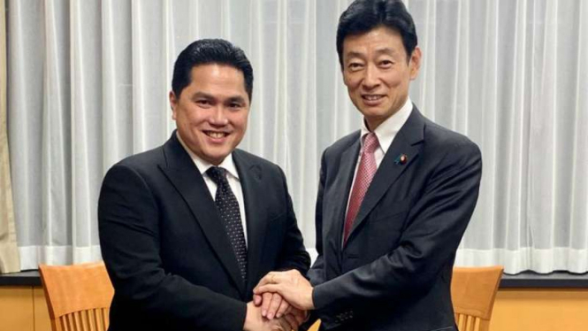 Menteri BUMN Erick Thohir dan Menteri Ekonomi Jepang Yasutoshi Nishimura.