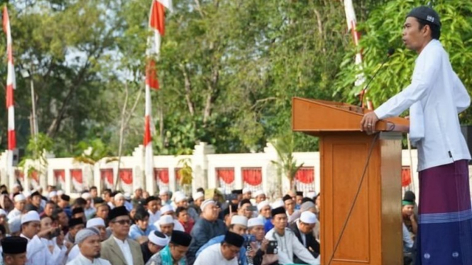 Ustadz Abdul Somad adalah salah seorang ulama populer di Indonesia yang sempat terjerat sejumlah kontroversi, salah satunya terkait pernyataannya tentang `salib` dan `jin kafir` - INSTAGRAM/USTADZABDULSOMAD_OFFICIAL