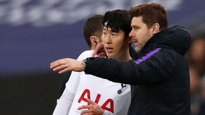 Winger Tottenham Hotspur, Son Heung-min, bersama Mauricio Pochettino