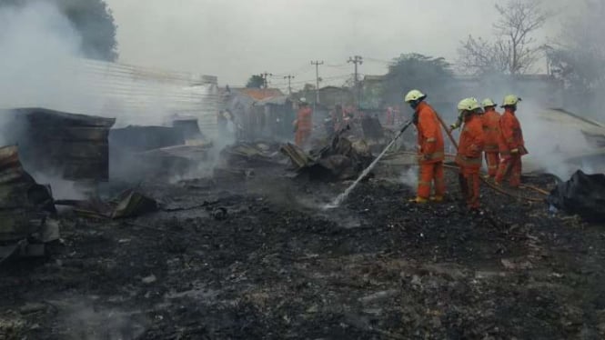 Kebakaran gudang di Kalideres, Jakarta Barat, Kamis, 21 November 2019.