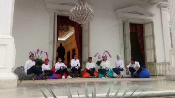 Jokowi perkenalkan sejumlah staf khusus baru di Istana Negara