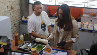Anya Geraldine Buka Burger Bar, Menu Andelannya Burger Tahan Banting
