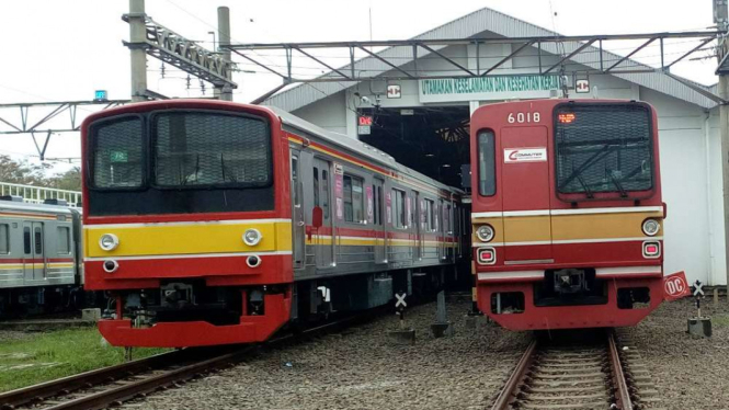 KRL Commuter Line Jabodetabek saat di Dipo Depok.