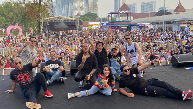 Element Reunion di The 90s Festival.