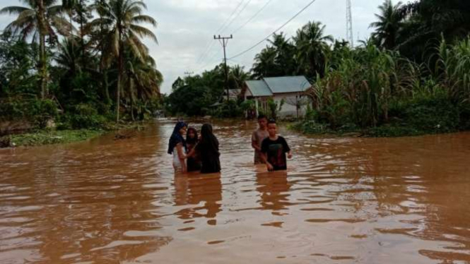 Banjir landa Riau.